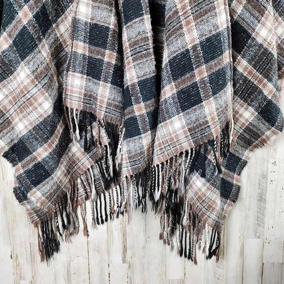 Universal Thread Plaid Fringe Shawl Black Brown OSFM - Picture 6 of 11